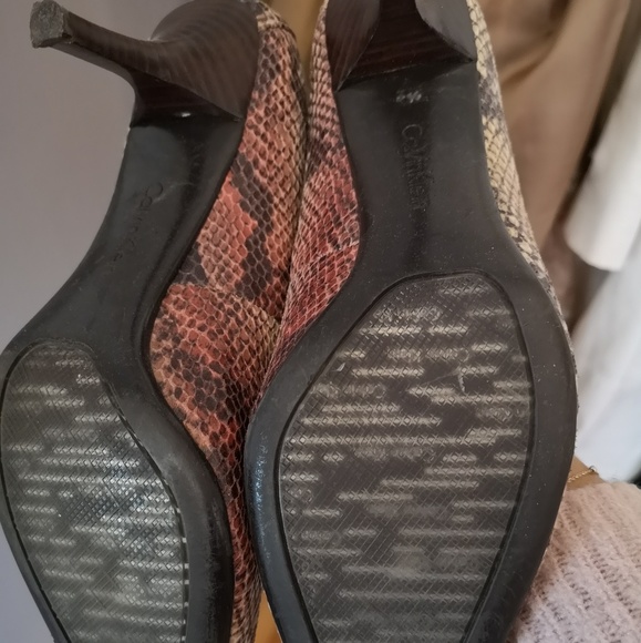 Calvin Klein Snake print heels - Picture 4 of 4